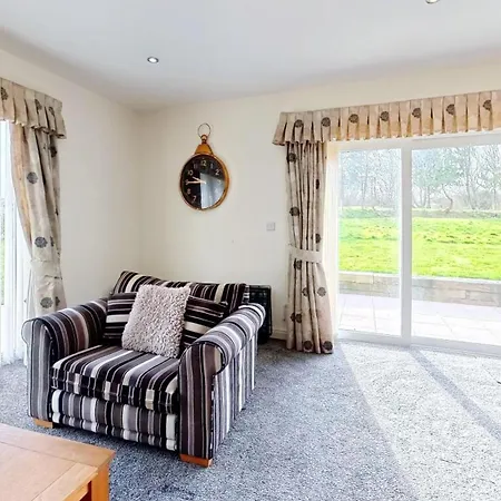 Pastures View - Part Of The The Bay Village With Pool, Gym And Direct Access, Pub, Restaurant, Tennis And Meadows Walks *