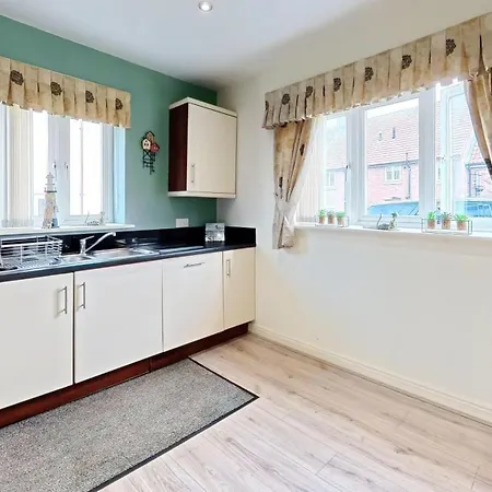 Pastures View - Part Of The The Bay Village With Pool, Gym And Direct Access, Pub, Restaurant, Tennis And Meadows Walks *