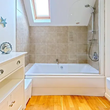 Hébergement de vacances Pastures View - Part Of The The Bay Village With Pool, Gym And Direct Access, Pub, Restaurant, Tennis And Meadows Walks Filey