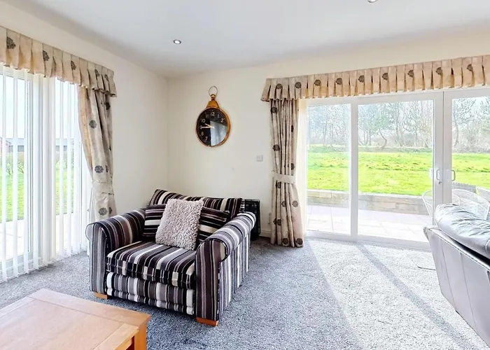 Pastures View - Part Of The The Bay Village With Pool, Gym And Direct Access, Pub, Restaurant, Tennis And Meadows Walks *