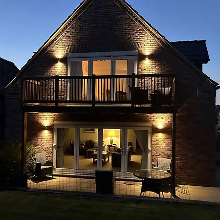 Pastures View - Part Of The The Bay Village With Pool, Gym And Direct Access, Pub, Restaurant, Tennis And Meadows Walks Filey