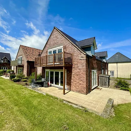 Pastures View - Part Of The The Bay Village With Pool, Gym And Direct Access, Pub, Restaurant, Tennis And Meadows Walks 펜션