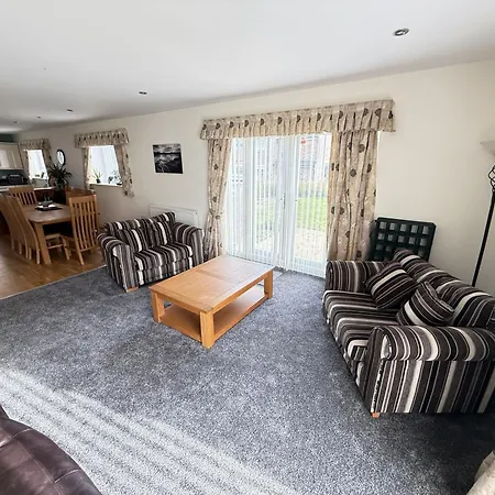 Pastures View - Part Of The The Bay Village With Pool, Gym And Direct Access, Pub, Restaurant, Tennis And Meadows Walks *