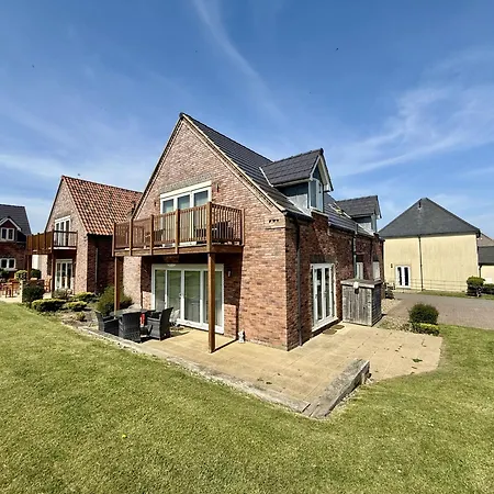 Pastures View - Part Of The The Bay Village With Pool, Gym And Direct Access, Pub, Restaurant, Tennis And Meadows Walks Filey