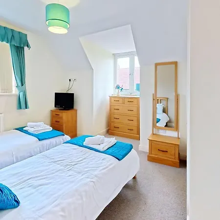 Pastures View - Part Of The The Bay Village With Pool, Gym And Direct Access, Pub, Restaurant, Tennis And Meadows Walks *