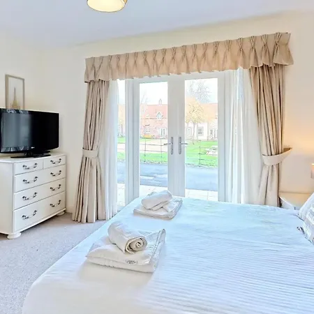 펜션 Pastures View - Part Of The The Bay Village With Pool, Gym And Direct Access, Pub, Restaurant, Tennis And Meadows Walks 파일리